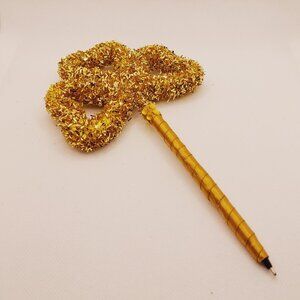 Gold Shamrock Writing Pen (StP24)